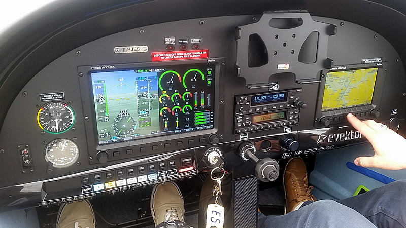 Tableau de bord Glass Cockpit de l’Evektor